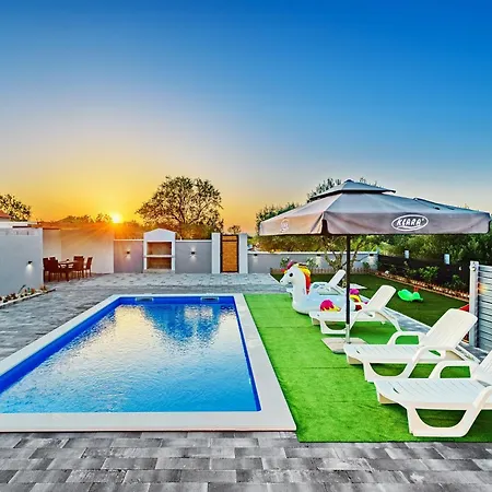 Vila Luxury With A Swimming Pool Benkovac, Zagora - 20927