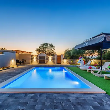 ヴィラ Luxury With A Swimming Pool Benkovac, Zagora - 20927 *