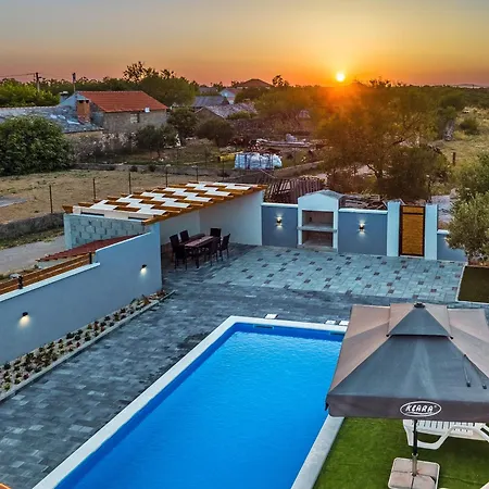 Luxury With A Swimming Pool Benkovac, Zagora - 20927 Vila