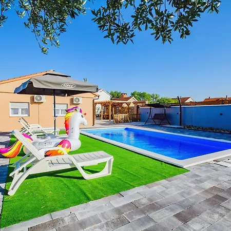 Vila Luxury With A Swimming Pool Benkovac, Zagora - 20927